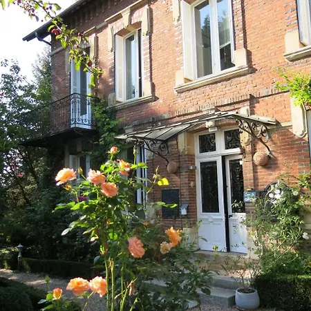 Le Domaine De Pasiphae Bed & Breakfast *